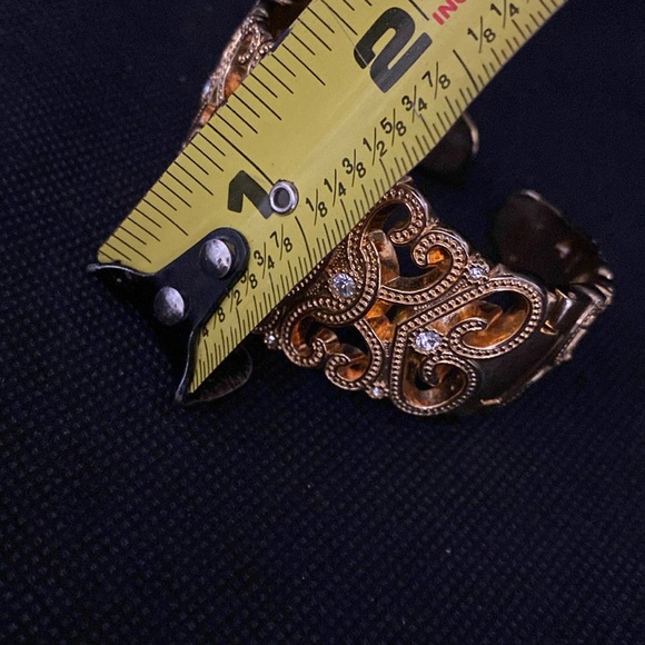 Vintage Accutime 2E12J Quartz Wrist Watch With Rhinestones shaped as a bangle - Picture 9 of 9